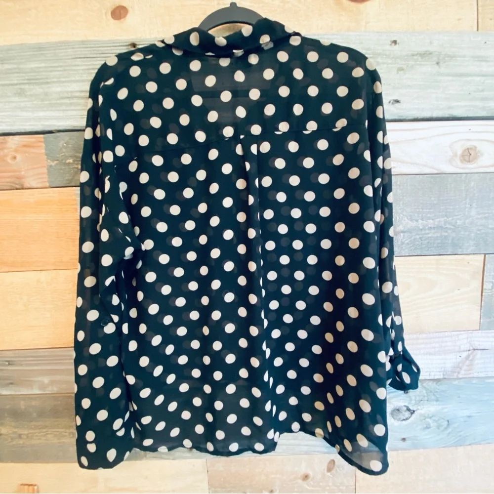 💝3/$20 Forever 21 Polka Dot Button-Down Shirt - Picture 3 of 12